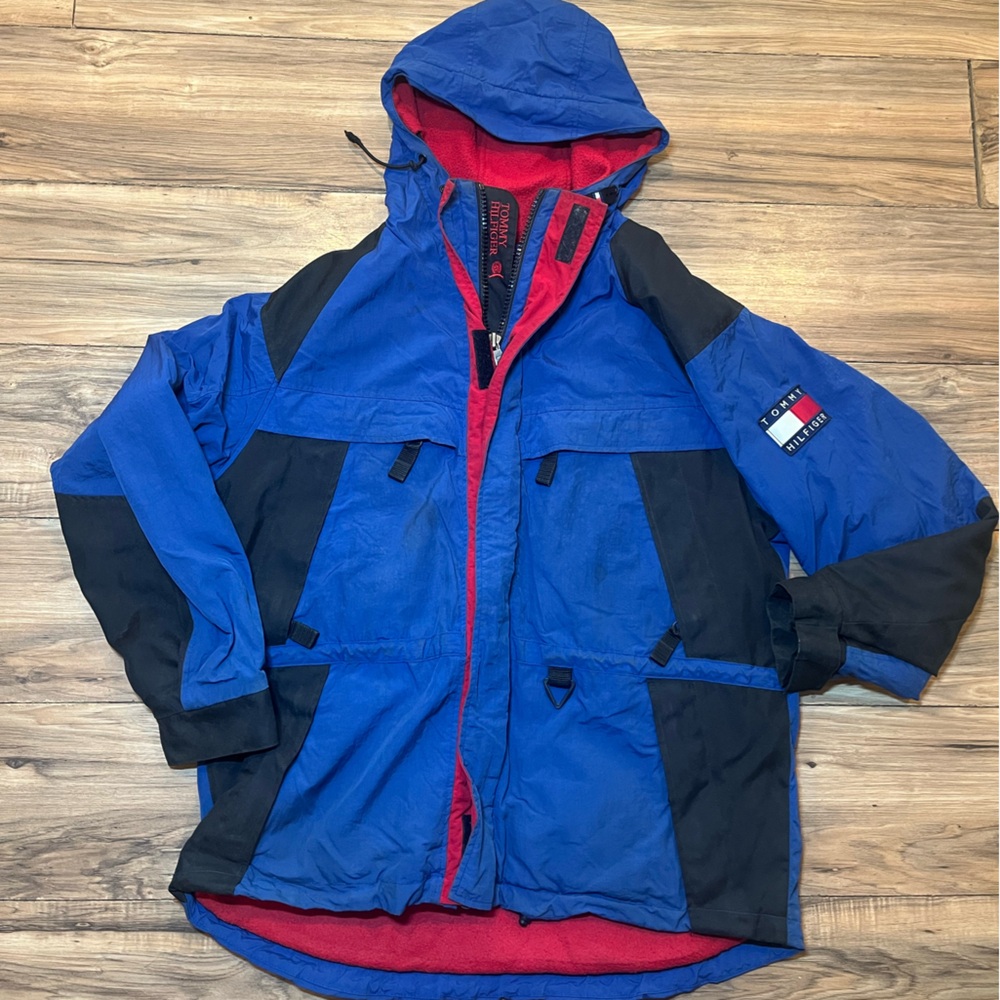 VTG. Tommy Hilfiger ski jacket. Big patch logo 
Sz. M